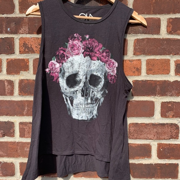 Chaser Tops - Skull and roses tank. Chaser brand